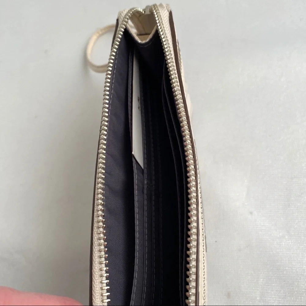 Coach Signature C logo cream patent and canvas wristlet - Picture 5 of 7